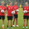 Die FCA-Neuzugänge beim ersten Training (von links): Felix Götze, Andre Hahn, Julian Schieber und Fredrik Jensen.