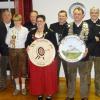 Königsfeier bei der SG 1928 Kleinerdlingen-Holheim (von links): Albert Lechner, Michaela Leberle, Franz Reiter, 1. Schützenmeisterin und Bogenkönigin Karin Link, Xaver Kugler, Schützenkönig Thomas Schiele und Anton Schiele.  	