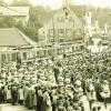 Am Mittag des 3. September 1908: Mit Straßenbahnen fuhren die etwa 300 "Pankgrafen" ins Zentrum Göggingens, wo sie dann kollektiv bis zur Hessing'schen Heilanstalt marschierten. Foto: Privatbesitz