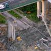 Die Luftaufnahme zeigt die Unfallstelle am Ersatzneubau der Talbrücke Schraudenbach der Autobahn 7 bei Werneck im Jahr 2016. Gegen das Urteil des Landgerichts Schweinfurt gegen zwei Ingenieure wurde nun Revision eingelegt.