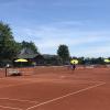 Die Sonne lacht über der schmucken Anlage auf dem Judenberg in Wertingen, doch der Tennis-Betrieb hält sich in Grenzen. Das wird sich ändern, wenn am Wochenende die neue Saison beginnt. 	