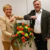Holzheims Bürgermeisterin Ursula Brauchle 
beglückwünschte im März ihren Nachfolger Thomas Hartmann.
