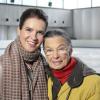 Katarina Witt (links) mit ihrer ehemaligen Trainerin Jutta Müller im Chemnitzer Eissportzentrum.