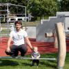 Parkour kennt kein Alter, wie dieser Sportler mit seinem zehn Monate alten Sohn zeigt. 	