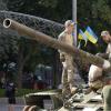 In Kiew bereiten Soldaten eine Ausstellung mit russischen Beutepanzern vor. Obwohl die Zuversicht sinkt, möchte eine überwältigende Mehrheit der Ukrainer auf keinen Fall Gebiete an Russland abtreten.