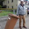 Günther Lübben will, dass seine Mülltonne künftig am Haus abgeholt wird.