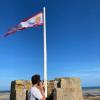 Jersey Ist die Gruppe im Seymour Refugee angekommen, gibt der Guide der Küstenwache Bescheid. Außerdem muss die Flagge von Jersey gehisst werden.