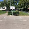 Die Basketball-Anlage an der Uttinger Grundschule wurde im Rahmen des Bürgerbudgets auf Vordermann gebracht.