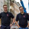 Florian Sellmeir (links) und Konstantin Theiner arbeiten ehrenamtlich bei der Freiwilligen Feuerwehr Pfersee. Der Einsatz beim Großbrand in der Karolinenstraße war für sie eine neue Erfahrung.