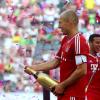 Und da ist schon der erste Titel der neuen Spielzeit! Arjen Robben und sein FC Bayern fuhren locker den Sieg beim Telekom-Cup in Mönchengladbach ein.