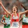 Dieter Baumann im Ziel vorne, die starken Afrikaner hinter sich: der 5000-m-Zieleinlauf bei den Olympischen Spielen 1992 in Barcelona.