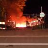 Starkstromkabel brennen in einer Baugrube in München. Durch das Feuer gab es einen weiträumigen Stromausfall.