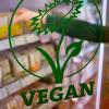 In immer mehr Supermärkten stapeln sich inzwischen vegane Produkte. (Symbolfoto)