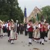 Ein buntes Bild bot sich den Zuschauern nach dem Festgottesdienst zur 750-Jahr-Feier beim Festumzug der Vereine. 