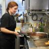 Anita Babic vom Il Gabbiano bietet ab 16 Uhr Speisen zum Mitnehmen an und liefert sie auch in einem „vertretbaren Rahmen“. 	