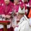 Papst Franziskus feiert die Christmette im Vatikan.