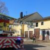 Ein großes Feuerwehraufgebot ist am Dienstag wegen eines Brandes auf einem Bauernhof in Illertissen alarmiert worden. 