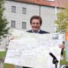 Georg Winter verabschiedet sich  aus dem Bayerischen Landtag. Der CSU-Politiker war seit 1990 direkt gewählter Stimmkreisabgeordneter aus der Region. Das Foto zeigt ihn mit der von ihm herausgegebenen Radkarte. 