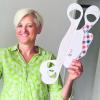 Monika Haas hat zusammen mit ihren Mitarbeitern einen Mund-Nase-Schutz aus recycelbarem Karton entwickelt. 	
