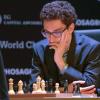Fabiano Caruana, ein US-amerikanischer und italienischer Schachgroßmeister, fordert den Titelverteidiger  Magnus Carlsen heraus.