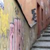 Fassaden in der Augsburger Innenstadt sind von Graffiti besonders betroffen: Unter anderem wurde diese Wand am Butzenbergle beschmiert. 