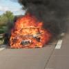 Ein Sportwagen der Marke Jaguar brannte auf dem A8-Standstreifen Höhe Autobahnsee in Fahrtrichtung Stuttgart komplett aus.