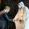 EIn Bild aus früheren Tagen: Bundeswirtschaftsminister Robert Habeck (Grüne) bei Scheich Al Thani, Minister für Handel und Industrie  des Emirats Katar. 