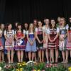 Die 25 besten Absolventen der Anton-Jaumann-Realschule Wemding, darunter die Schulbeste Ramona Schuster (links). 