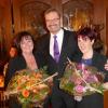 Blumen für die Stellvertreterinnen gab es beim Kissinger Jahresschluss-Essen des Gemeinderats, von links Silvia Rinderhagen, Manfred Wolf und Katrin Müllegger-Steiger. 