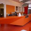 Die auffällig orangefarbenen Theken in der neuen Augsburger Stadtbücherei sind bei fischer-aic hergestellt worden. 
