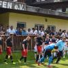 Da war die Fußball-Welt noch in Ordnung: Zum Derby in der untersten Liga zwischen dem SV Grafertshofen und dem FV Weißenhorn liefen die Spieler im August vor 800 Zuschauern ein. 	