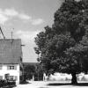 Bis zum Jahr 1969 leistete das Gasthaus Zum Ochsen der Linde Gesellschaft.  	