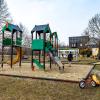 Ein beliebter Anziehungspunkt für Familien mit Kindern ist der Spielplatz am Kissinger Weitmannsee.