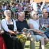 Viele Besucher hatten Kräuterbuschen zum Klosterfest in Sielenbach mitgebracht, die im Rahmen des Gottesdienstes gesegnet wurden.