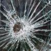 An der Gersthofer Mittelschule beschädigte ein Unbekannter eine Fensterscheibe - wohl mit einem Stein.