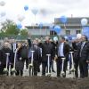 Luftballons am Himmel kündeten vom Spatenstich für den Neubau der Krankenpflegeschule in Donauwörth.