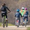 Kleine Abenteuer in den großen Ferien können Eltern und Kinder bei einer Radtour erleben. Wie wäre es mit einem Abstecher zum Hasenbrünnerle bei Wertingen.