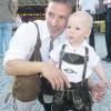 Jung und Alt amüsierten sich beim Meringer Volks- und Heimatfest, so wie hier Daniel Bruchhagen und sein fast zweijähriger Sohn Kai. 