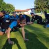 Alles einsteigen, der Meisterzug fährt ab: Die Fußballerinnen des SSV-Alsmoos-Petersdorf feiern den Titel in der Kreisliga. 