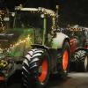 Landwirte haben am Sonntag mit Traktoren die Zufahrt zum Aldi-Zentrallager in Altenstadt blockiert. 	 	
