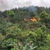 Rauch und Flammen steigen an der Absturzstelle im Kreis Tengxian in der südchinesischen Region Guangxi auf.