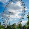 Das Riesenrad "London Eye", das zur Jahrtausendwende gebaut wurde, ist der Vorläufer städtischer Riesenräder. Das Fahrgeschäft in Augsburg am Königsplatz würde aber kleiner ausfallen. 