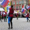 Viele Besucher aus Mindelheim und Umgebung haben sich die italienischen Fahnenschwinger am zweiten Frundsbergfest-Wochenende angeschaut.