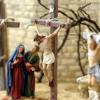 Die neue Passionskrippe in der Gebetsstätte in Marienfried: Nicht nur die Weihnachtsgeschichte kann mit kleinen Figuren nachgestellt werden. Das Werk von Thomas Alber zeigt Kreuzigung und Auferstehung Jesu.