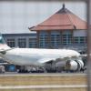 Ein Airbus der Cathay Pacific musste auf dem Weg von Australien nach Hongkong eine Notlandung auf Bali notlanden. Grund war ein Triebwerksschaden. 