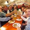 Oktoberfest Langenneufnach
Das Bier ließen sich diese jungen Männer aus Waldberg schmecken.
