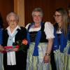 Ehrung für die Gründungsvorsitzende des Dasinger Frauenbunds (von links): Hanni Kügle, Angelika Braun, Jutta Sulzberger, Franziska Guggenmos und Heike Widmann. 