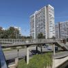 Die Fußgängerbrücke beim Schwabencenter an der Friedberger Straße wird abgerissen.