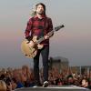 Dave Grohl auf der Bühne als Frontmann der Foo Fighters - darauf warten er und die Band nun auch seit einem Jahr. So lang ist das neue Album "Medicine at Midnight" schon fertig. 