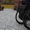 Ein Rollstuhlfahrer ist in Weißenhorn gestürzt.	